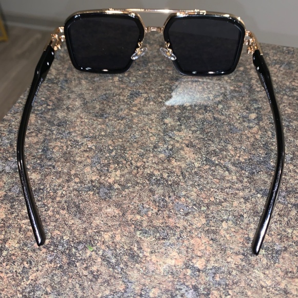 Gucci Glasses - Picture 4 of 4